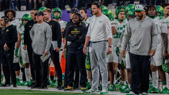 Oregon Ducks head coach Dan Lanning in the Pac-12 Championship game against the Washington Huskies.